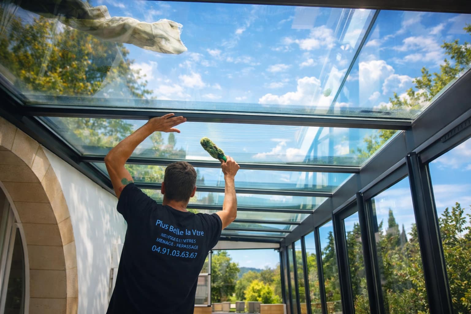 lavage de vitres d'un toit