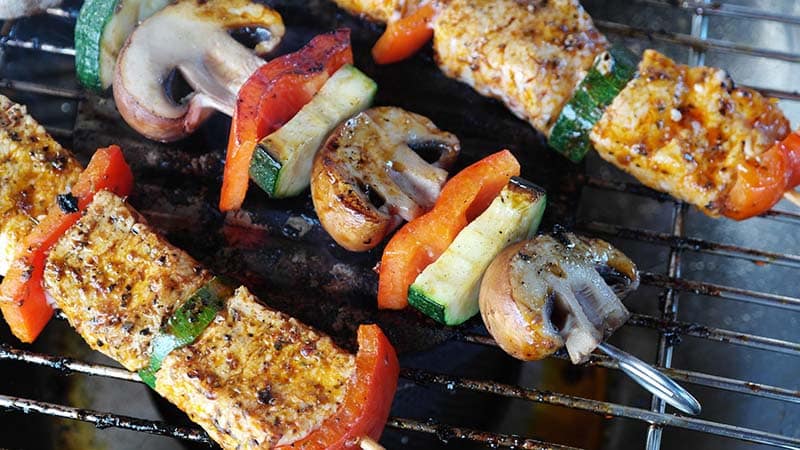 Les Astuces D’un Expert Pour Faire Briller Une Grille De Barbecue
