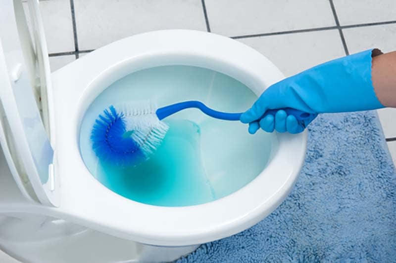 Toutes nos astuces pour bien nettoyer vos toilettes 