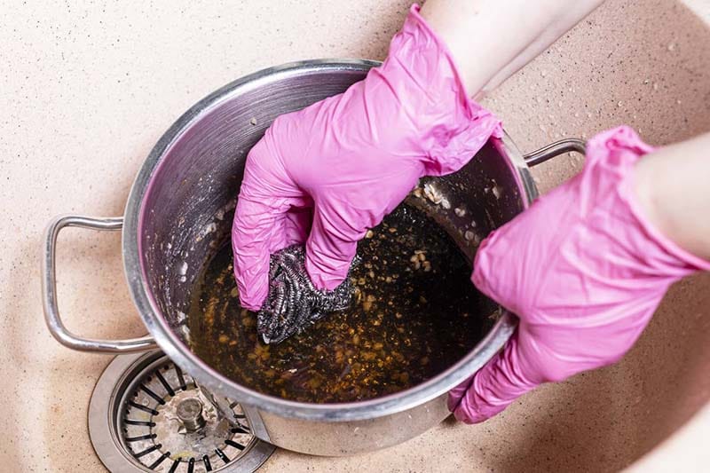 Les Secrets Pour Nettoyer Une Casserole Brûlée Facilement Et Sans Effort