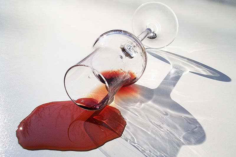 Une Méthode Simple Et Rapide Pour Éliminer Une Tache De Vin Sans Effort