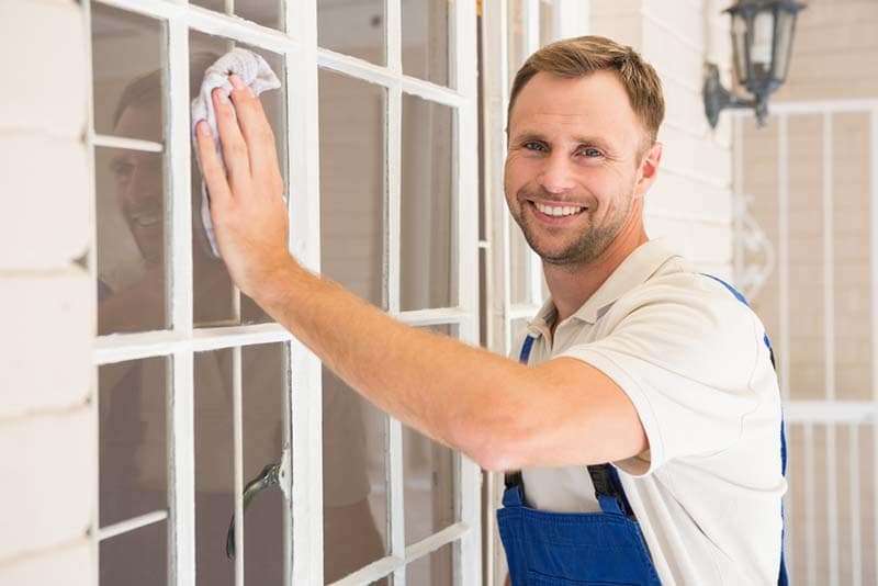 Un Guide Simple Et Efficace Pour Nettoyer Les Vitres Sans Traces