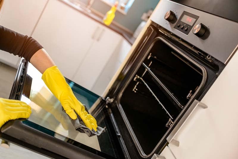 Un Miracle Simple Pour Nettoyer La Vitre De Votre Four Sans Traces