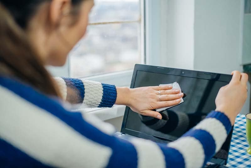 Nettoyez votre écran d’ordinateur comme un pro !