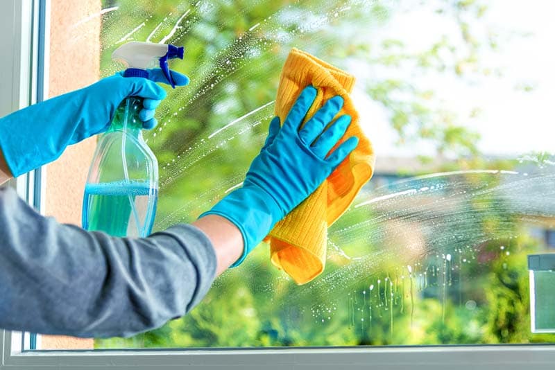 ​Un Guide Simple Et Naturel Pour Nettoyer Vos Vitres Au Vinaigre Blanc